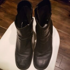 St Johns Bay Womens Size 10 M Ankle Boots  Black